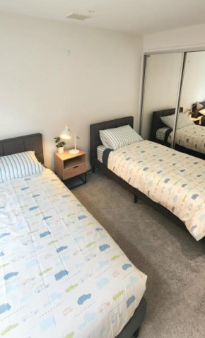 Comfy 2 bed appt in central werribee, Werribee